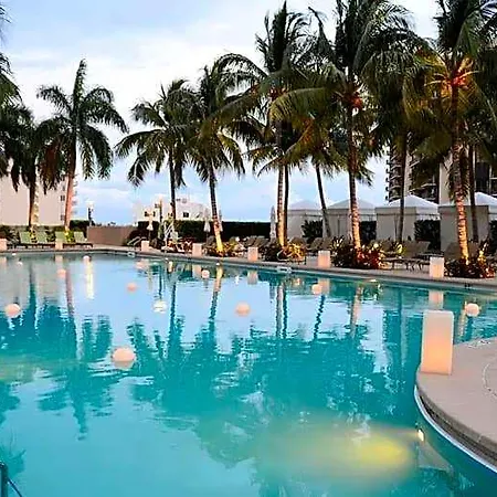 Private Condo Hotel At Four Seasons Brickell-3